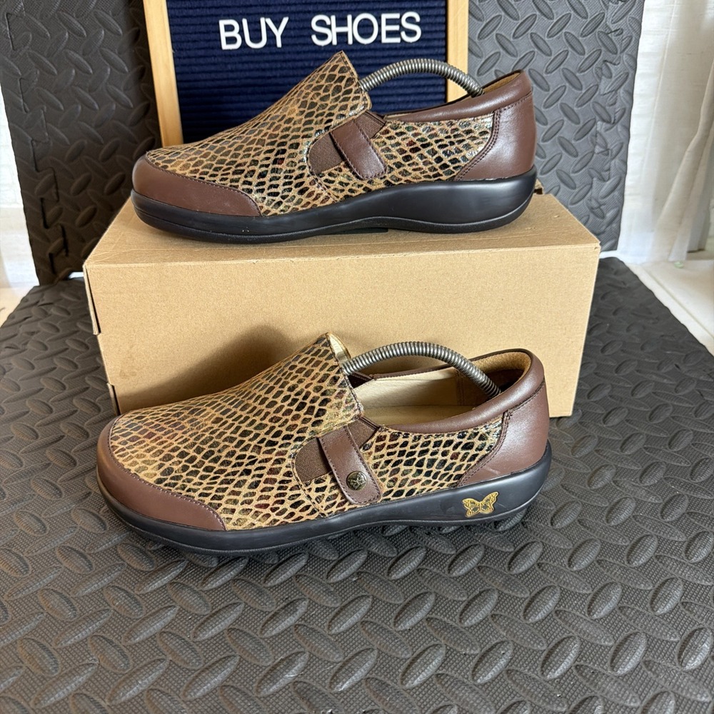 Alegria Paityn Clogs Womens Size 42 Brown Leather Snake Print Occupational Shoes